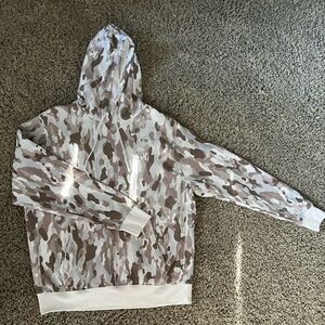 Nike camo sweatshirt. Never worn. Good condition. Size men’s large